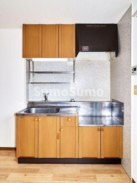 物件内観写真6　(コンパクトなキッチンで掃除もラクラク)