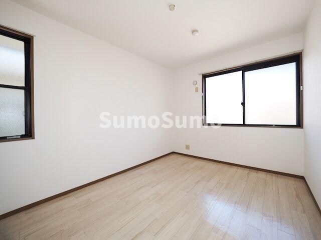 物件内観写真7　(開放的な寝室です)