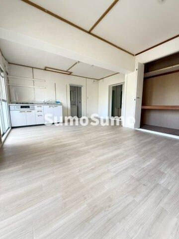 物件内観写真6　(使いやすい居間です)