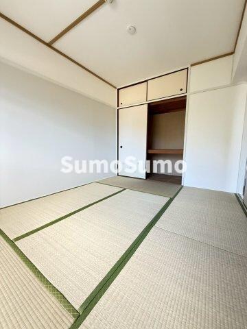 物件内観写真7　(い草の香りが落ち着く素敵な和室です)