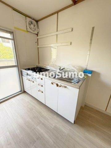 物件内観写真10　(コンパクトなキッチンで掃除もラクラク)