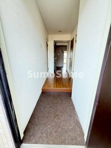 物件内観写真2　(シンプルで使いやすい玄関です)