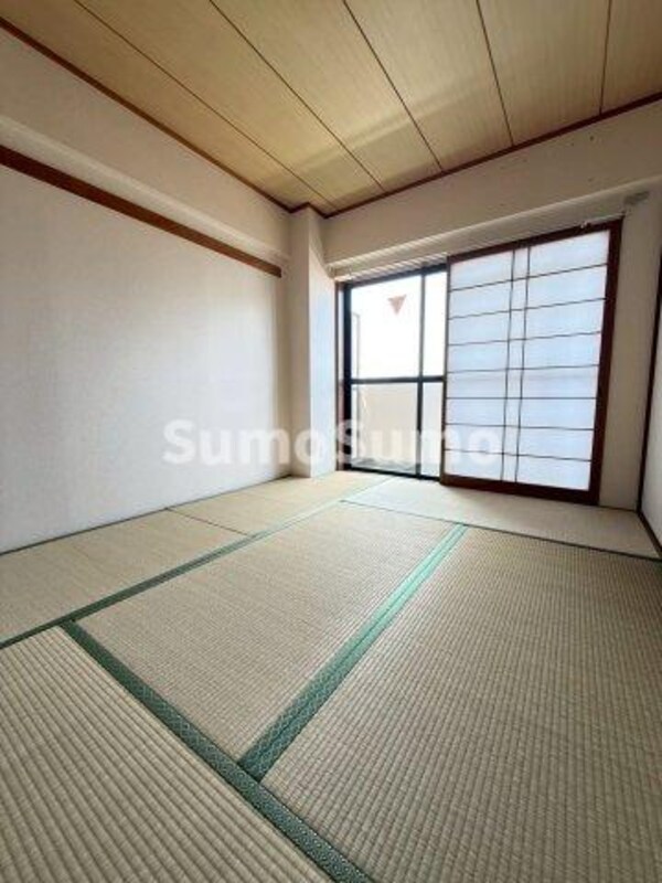 和室(フローリングだけでなく、和室もあります)