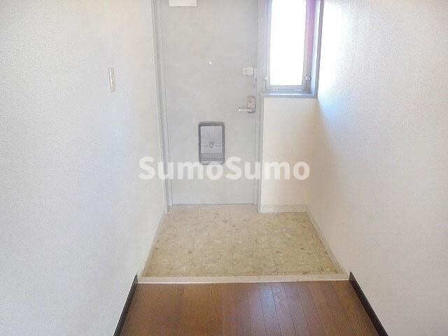 物件内観写真3　(きれいな玄関です)