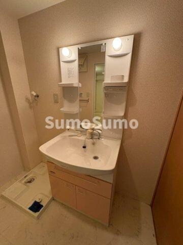 物件内観写真7　(明るい洗面所です)