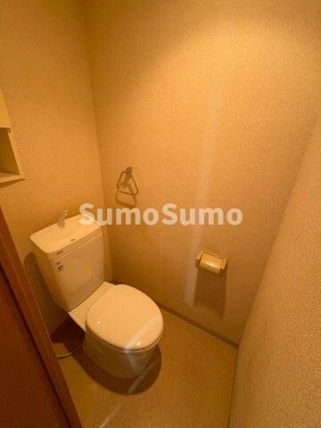 物件内観写真8　(ゆったりとした空間のトイレです)