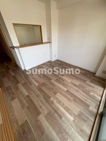 物件内観写真20　(こちらのリビングで趣味の時間をお楽しみください)