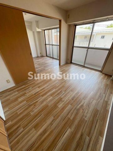 物件内観写真21　(ゆったりとしたリビングです)