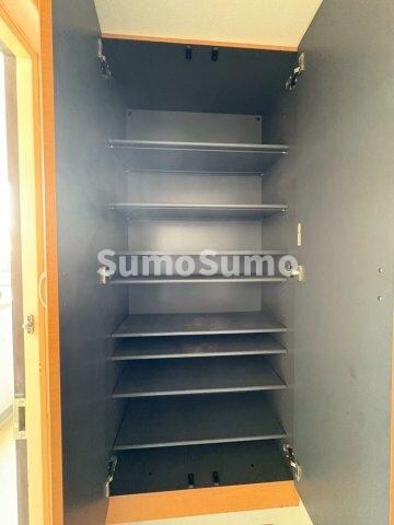 物件内観写真25　(大きなスペースがあり、収納には困りません)