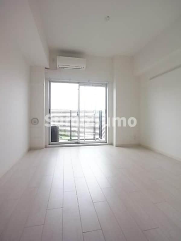 居室(こちらの居間で趣味の時間をお楽しみください)