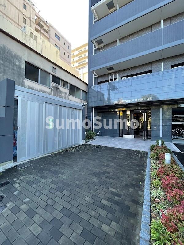 物件外観写真3　(エントランスです)