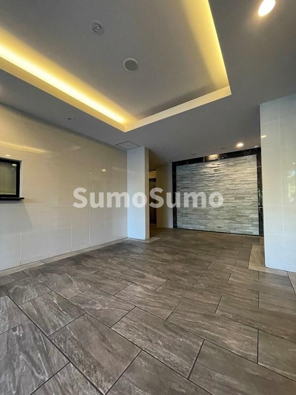 物件外観写真4　(ゆとりのあるロビーです)