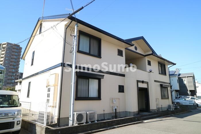 物件外観写真1　(おしゃれな外観です)