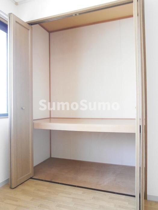 物件内観写真13　(大きなスペースがあり、収納には困りません)