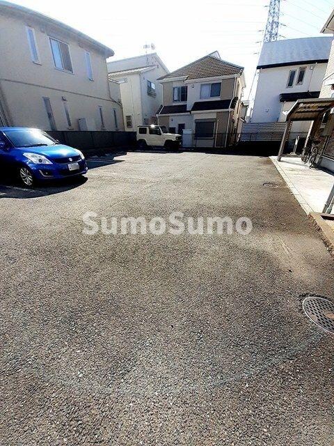 物件外観写真2　(駐車場です)