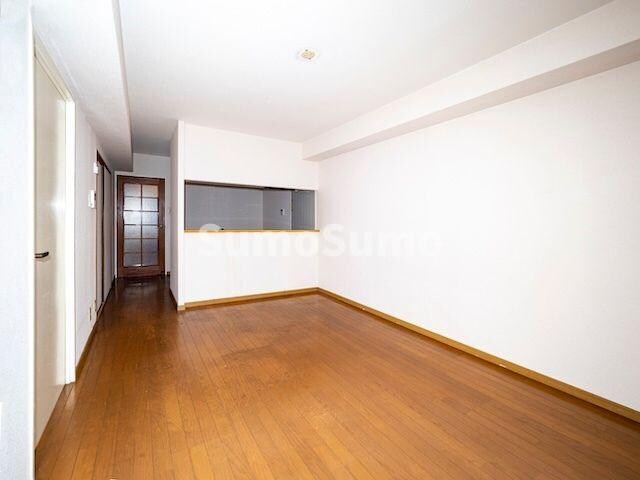 物件内観写真4　(おしゃれな居間です)