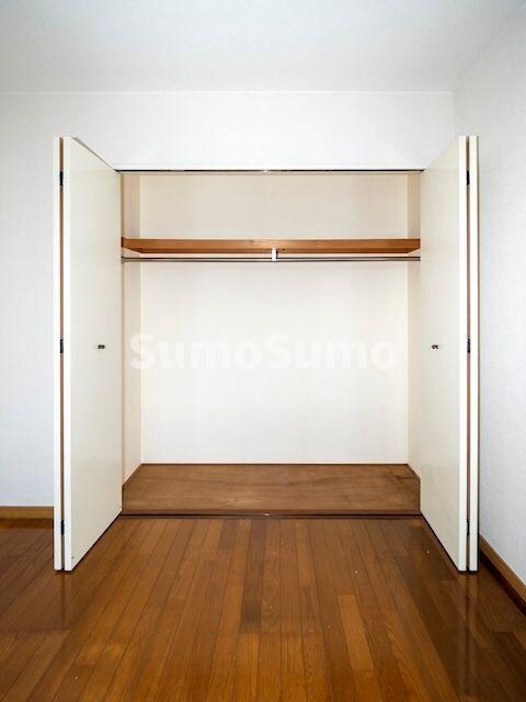 物件内観写真11　(大きなスペースがあり、収納には困りません)