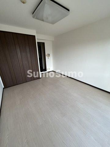 物件内観写真3　(おしゃれな居間です)