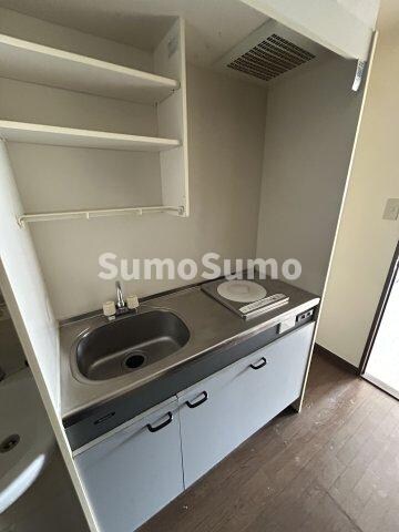 物件内観写真4　(コンパクトなキッチンで掃除もラクラク)