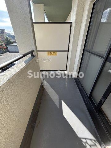 物件内観写真11　(お洗濯にも便利なバルコニー付き)