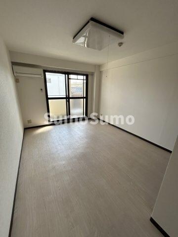 物件内観写真17　(ゆったりとしたリビングです)