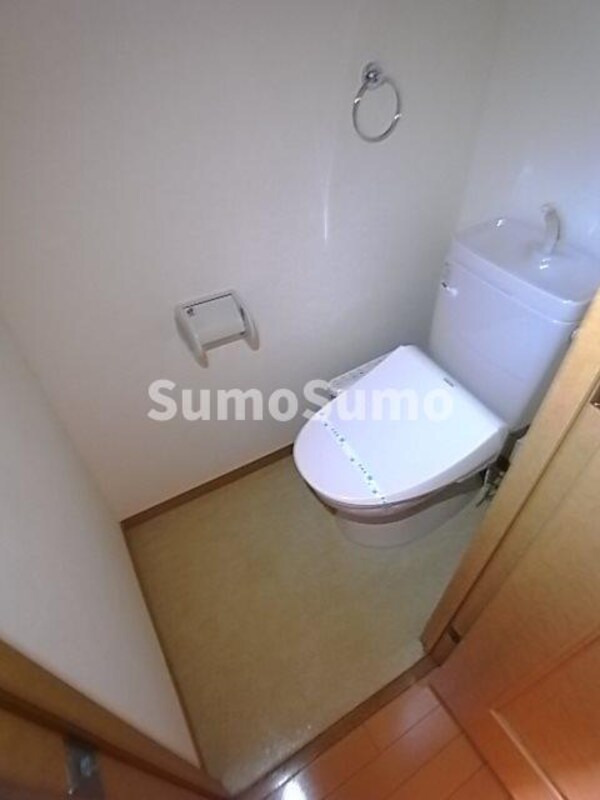 トイレ(落ち着いた色調のトイレです)