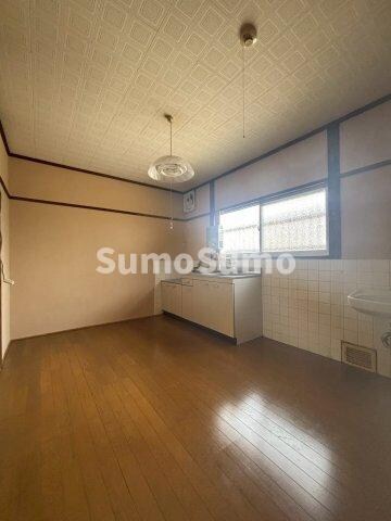 物件内観写真4　(おしゃれな居間です)