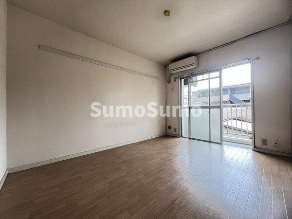 寝室(落ち着いて過ごせるお部屋なので、寝室にいかがでしょうか)