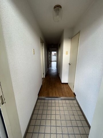 物件内観写真4　(シンプルで使いやすい玄関です)