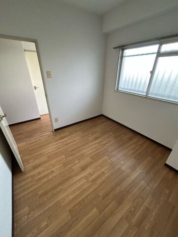 物件内観写真28　(コンパクトで使いやすい洋室です)