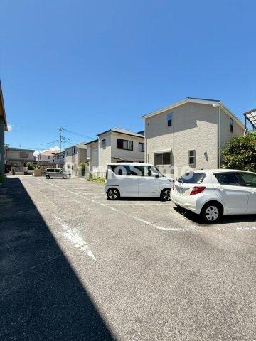物件外観写真2　(駐車場完備です)