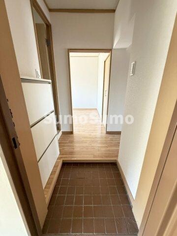 物件内観写真3　(シンプルで使いやすい玄関です)