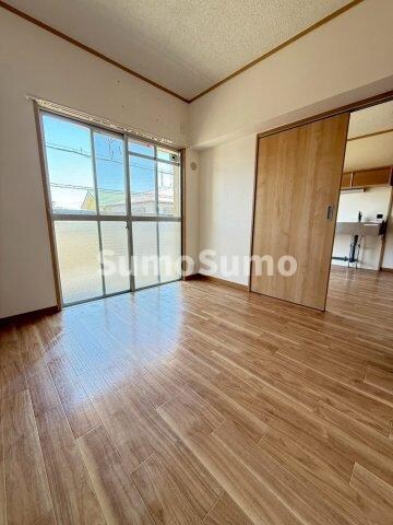 物件内観写真4　(おしゃれなリビングです)