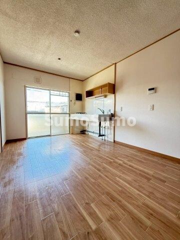 物件内観写真5　(ゆったりとしたリビングです)