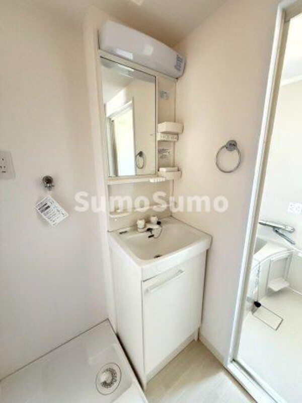 洗面・脱衣所(ゆったりとスペースのある洗面所)