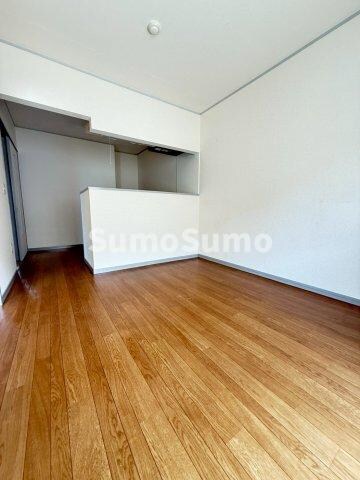 物件内観写真7　(ゆったりとした居間です)