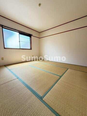 物件内観写真8　(日本らしい落ち着いた雰囲気の和室です)