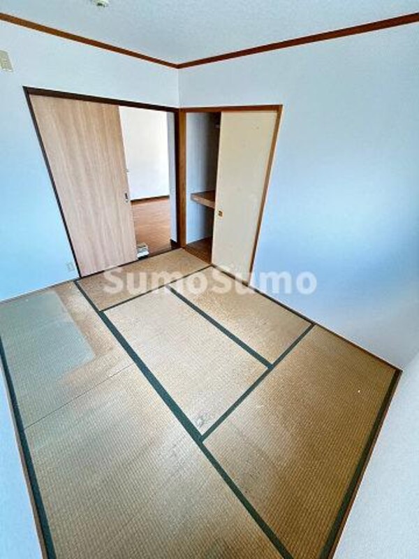 和室(来客時にも便利な和室付き)