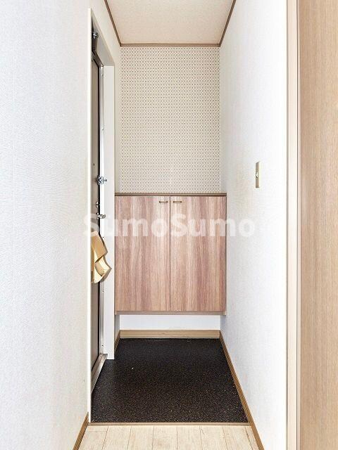 物件内観写真3　(シンプルで使いやすい玄関です)