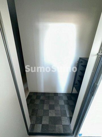 物件内観写真2　(明るい玄関です)