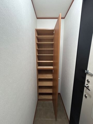 物件内観写真16　(専用の収納スペースです)