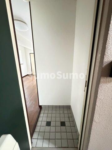 物件内観写真4　(収納もある玄関です)