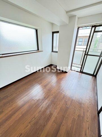 物件内観写真7　(開放的な寝室です)