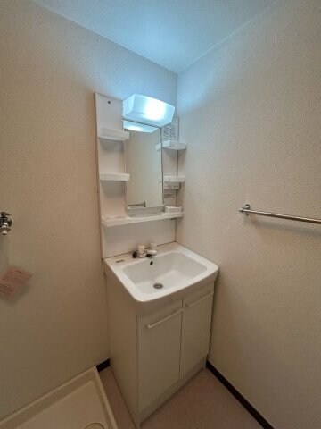 物件内観写真14　(独立洗面化粧台が付いています)