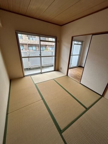 物件内観写真22　(フローリングだけでなく、和室もあります)