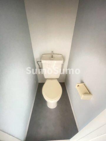 物件内観写真7　(落ち着いた色調のトイレです)