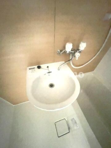 物件内観写真8　(コンパクトで使いやすい洗面所)