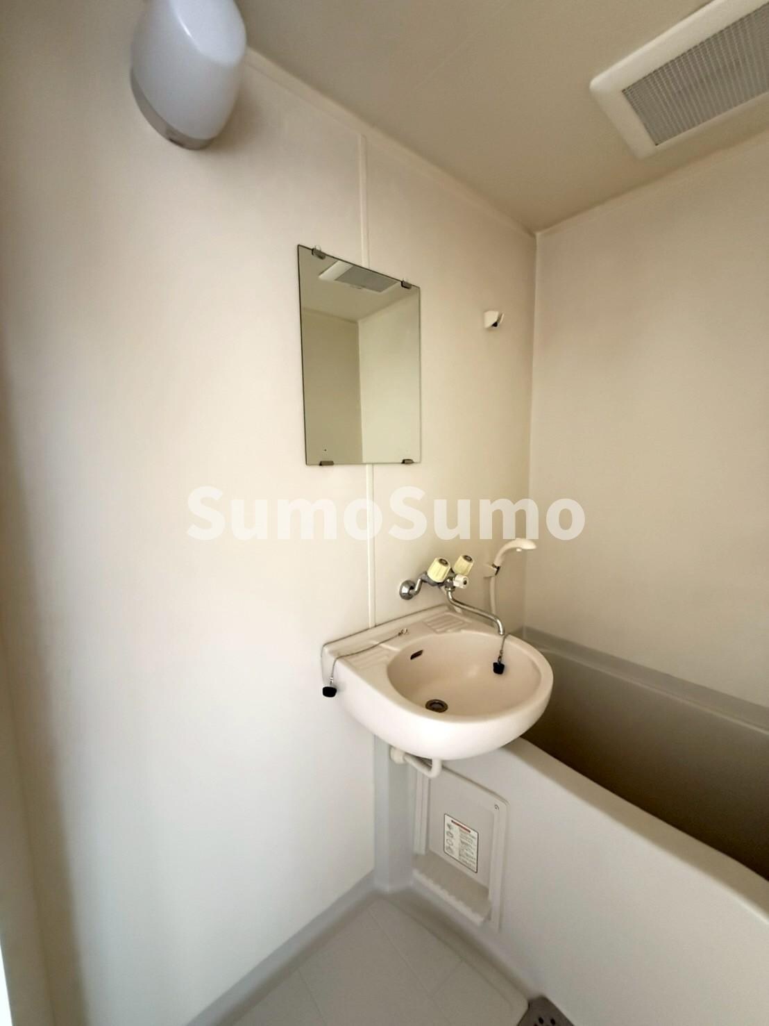 物件内観写真10　(脱衣スペースもあります)