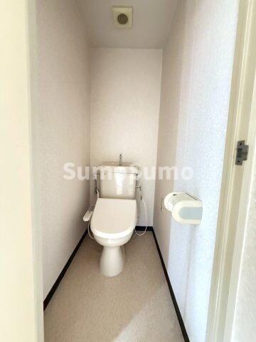 物件内観写真11　(落ち着いた色調のトイレです)