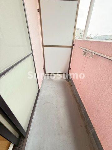 物件内観写真15　(外からの目が気にならないバルコニーで洗濯物が干せます)